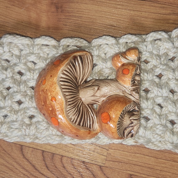 Vintage macrame towel holder - Picture 2 of 2